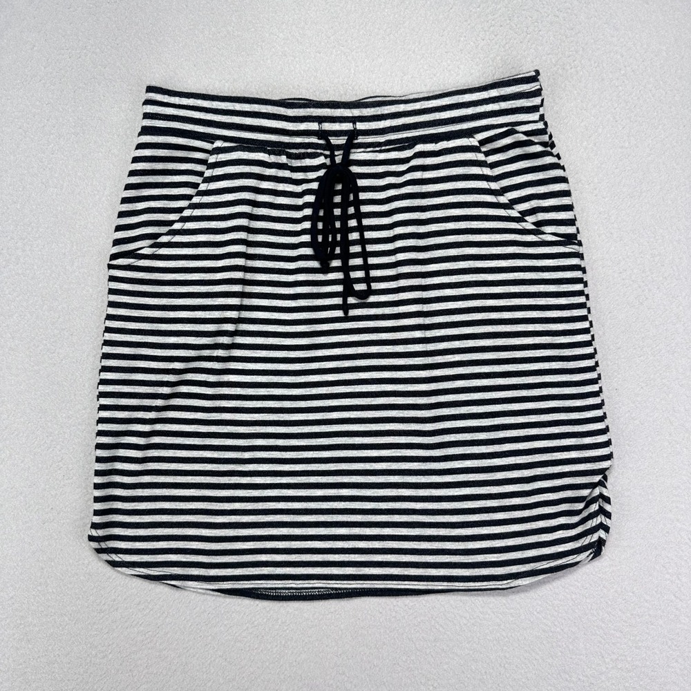Reneec. Skirt‎ Womens M Striped Black Gray Pull on Stretch Comfort Atheletic USA